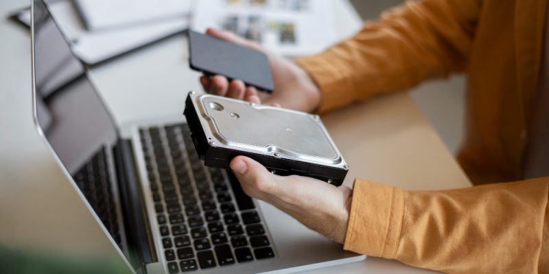 Perbandingan SSD Vs HDD Hosting
